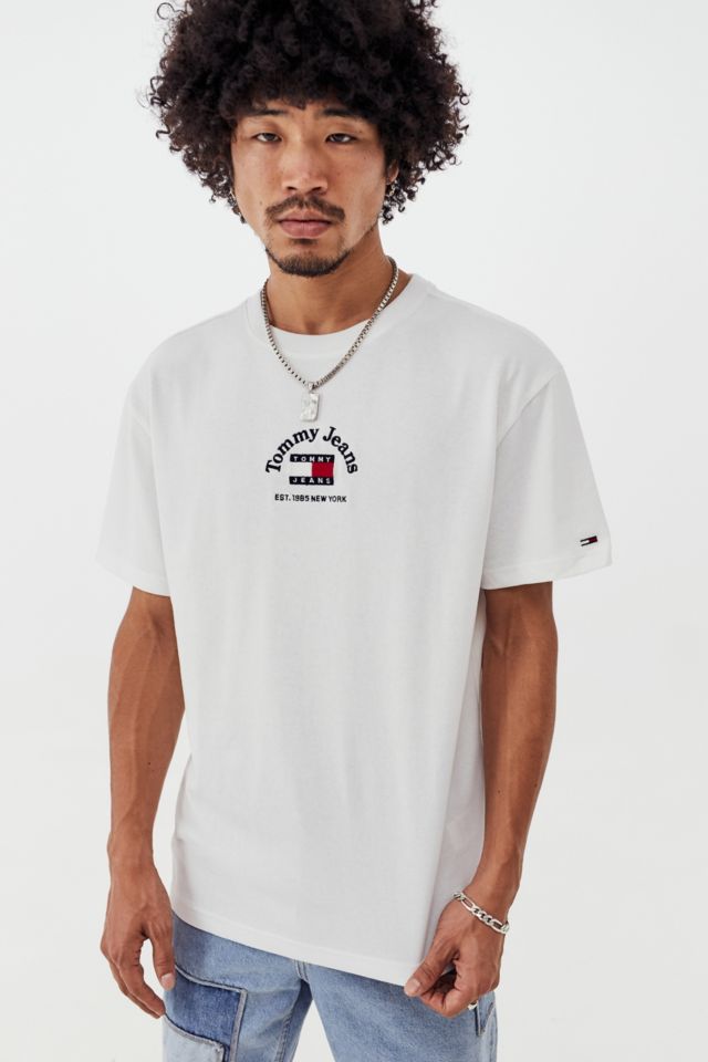 Tommy hilfiger t shirt urban deals outfitters