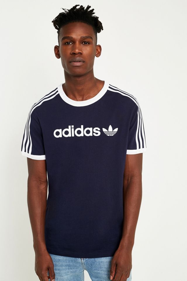 Camiseta adidas Linear Legend Ink | Urban Outfitters ES