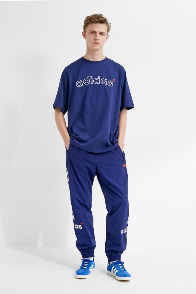 adidas - T-shirt bleu marine avec logo incurvé #1
