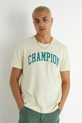 Image of Champion UO Exclusive - College-T-Shirt in Mandelbraun
