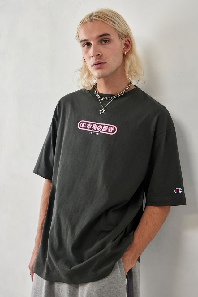 T-shirt Champion UO Exclusive Noir Logo Japonais Néons #1