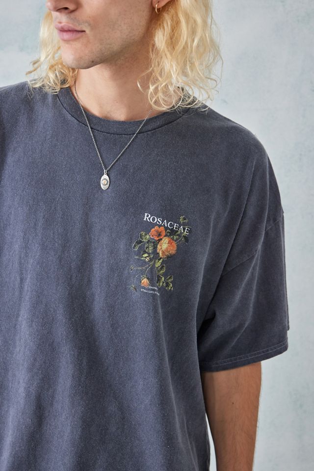 UO – Überfärbtes T-Shirt in Schwarz mit Blumenprint  #1
