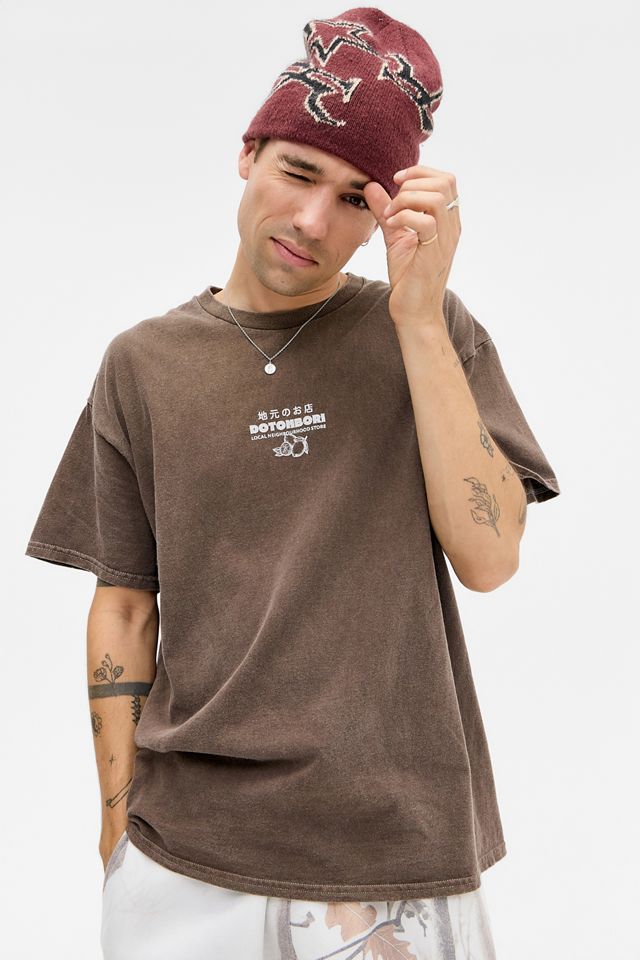 UO Braunes Dotonbori T-Shirt