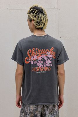 UO Japanisches Blumen-Surf-T-Shirt