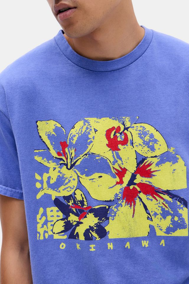UO Blaues Okinawa-Blumen-T-Shirt #2