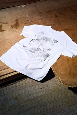 T-shirt graphique UO éclaboussures dragon blanc