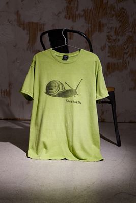 Camiseta Gráfica UO Lime Snail Panic