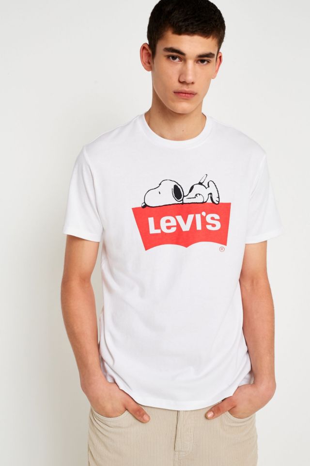 Levi's Batwing Snoopy White T-Shirt | Urban Outfitters UK