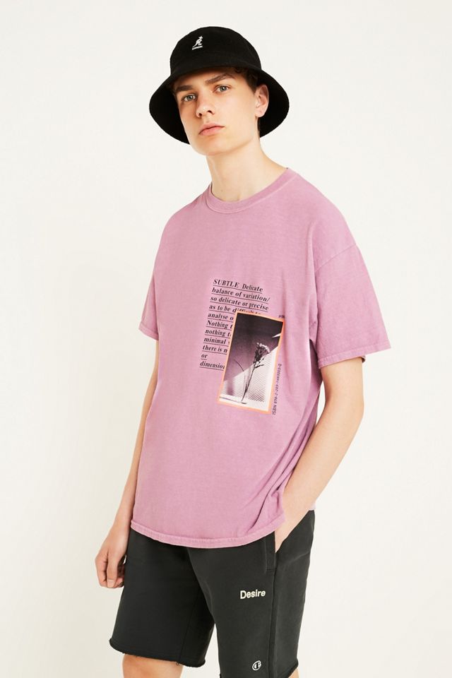Camiseta de flores rosas fotográfica de UO Urban Outfitters ES