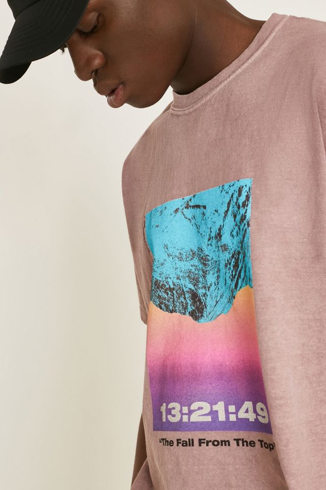 UO – T-shirt Fall From The Top Mountain mauve #1