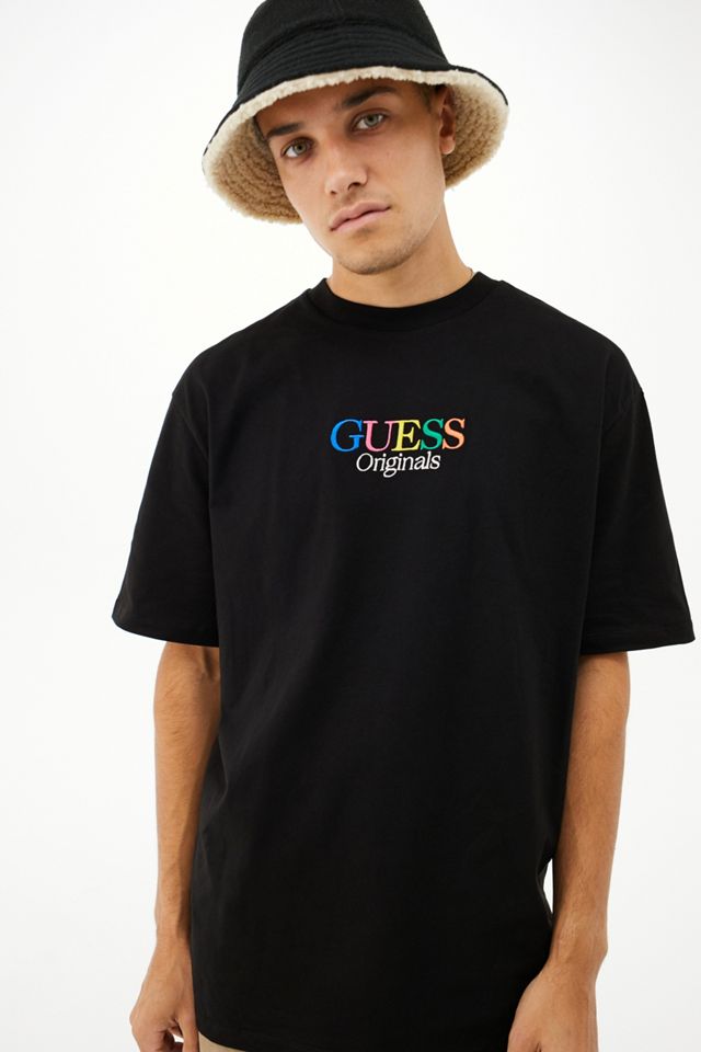 GUESS UO Exclusive – T-Shirt mit mehrfarbigem Logo in Schwarz #4