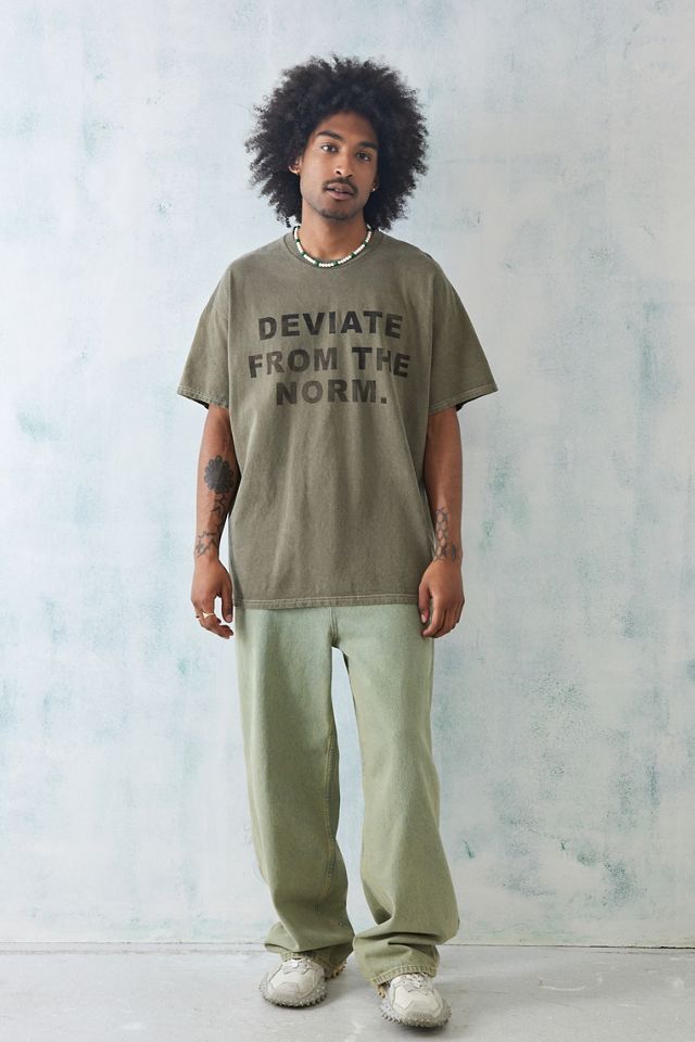 UO Khaki se desvía de la camiseta de Norm  #2