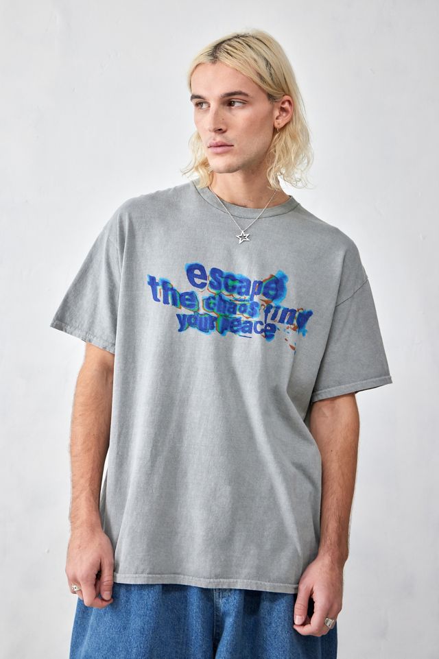 UO – T-Shirt „Escape The Chaos" in Grau  #1