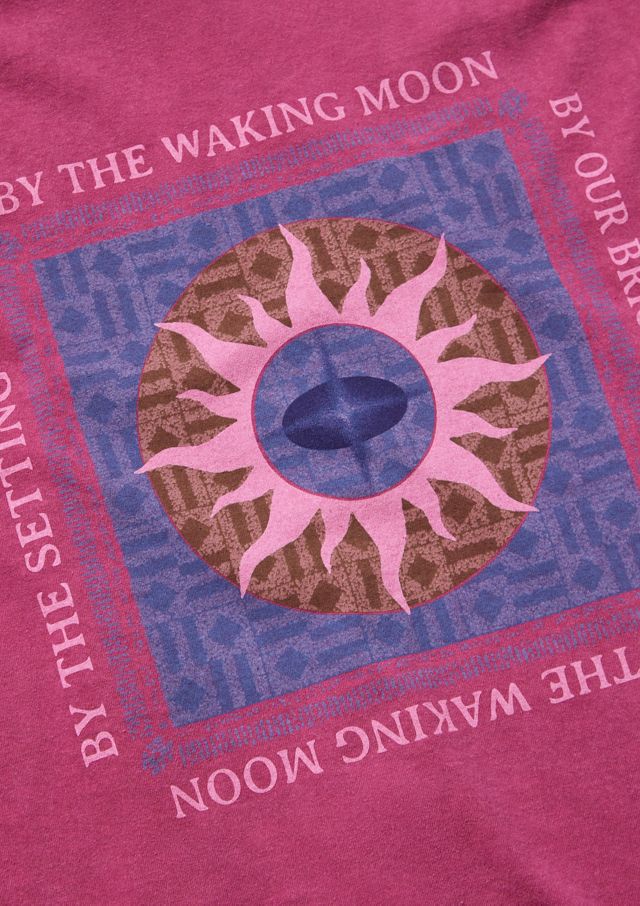 Camiseta UO Fucsia Caminando Luna #2