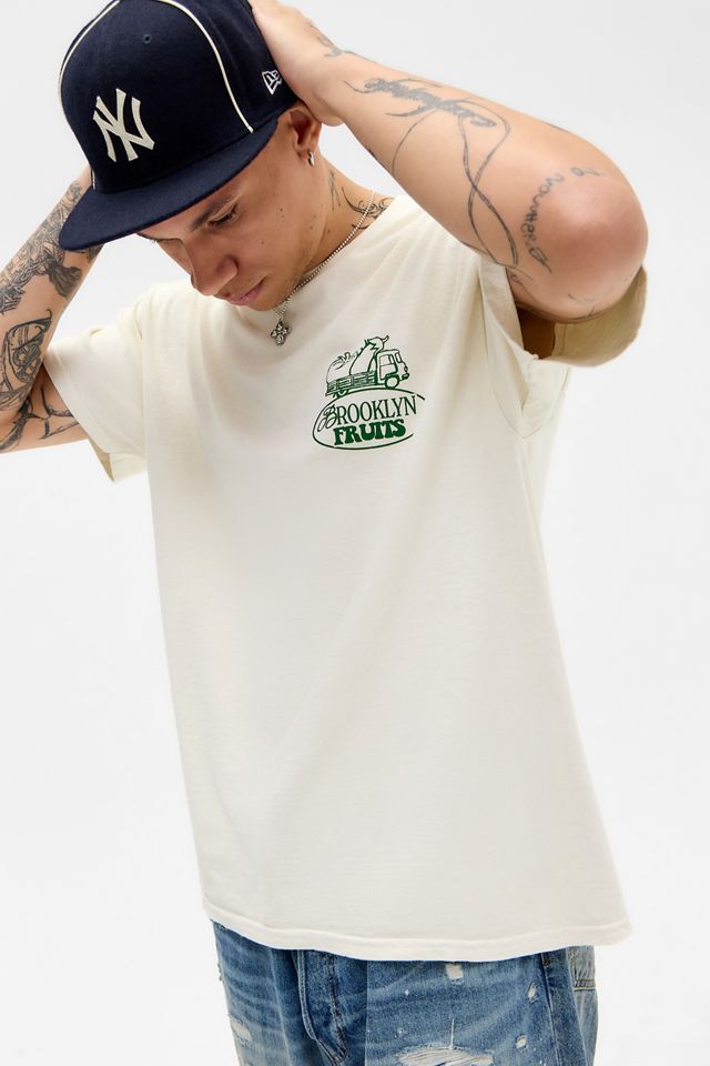 UO Ecru Brooklyn Früchte T-Shirt #2