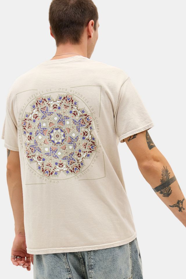 T-shirt con grafica Mandala UO #2