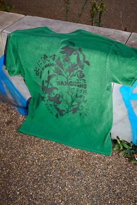 UO Grünes Sangoshi Fisch Grafik T-Shirt