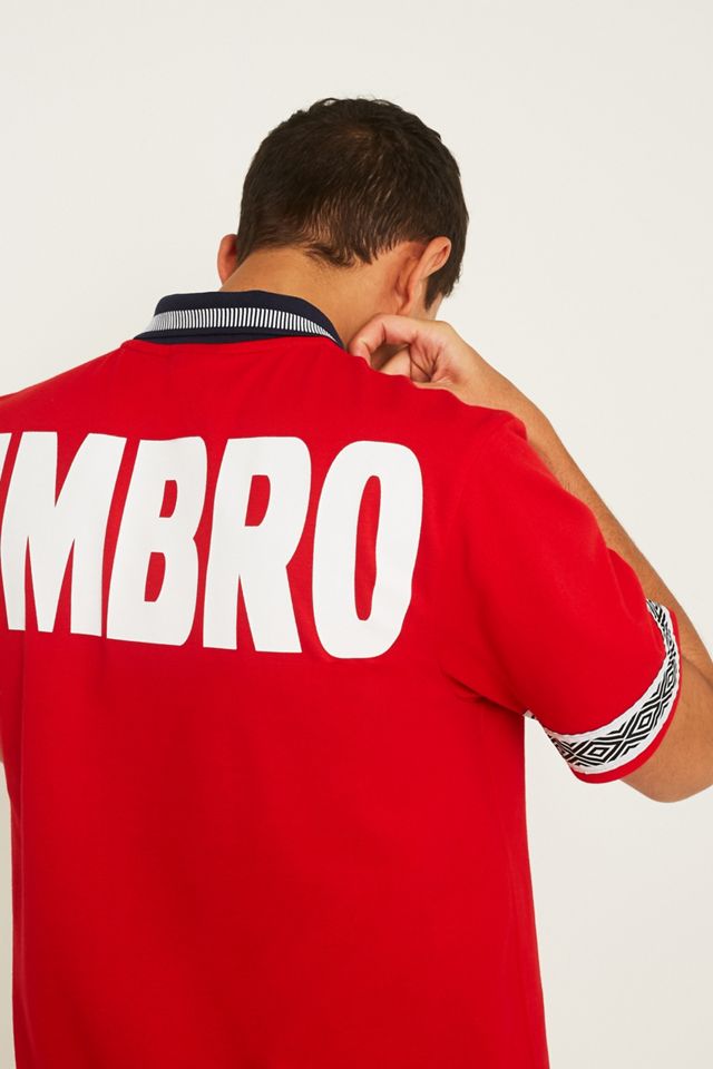 Umbro – Poloshirt in Rot mit Leiste aus 3 Knöpfen #1