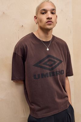 Umbro Camiseta Vintage Chocolate Exclusiva de UO