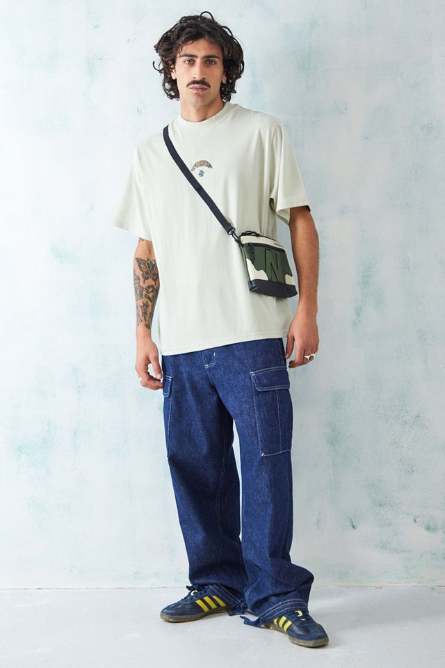 Camiseta exclusiva de Temp Collective UO Ecru Lost City #2