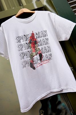 UO Spiderman Swing Grafik-T-Shirt