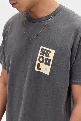 UO Schwarz Seoul T-Shirt