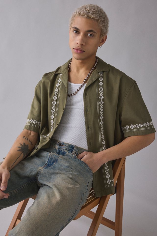 Chemise à manches courtes brodée verte UO #2