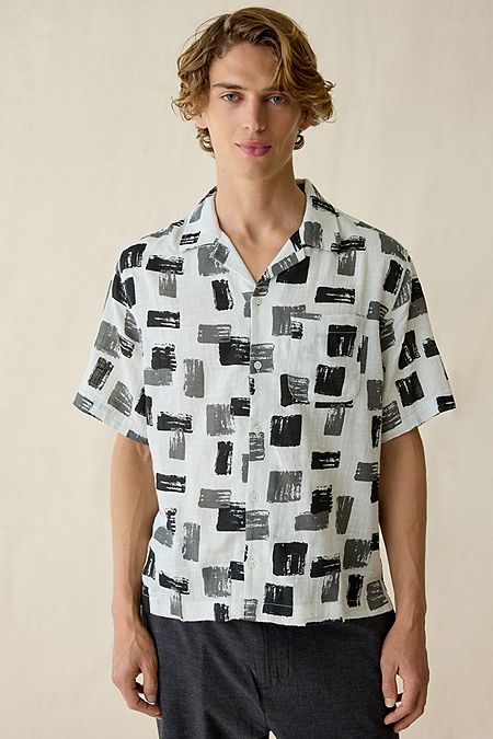 UO Short Sleeve Pattern Shirt