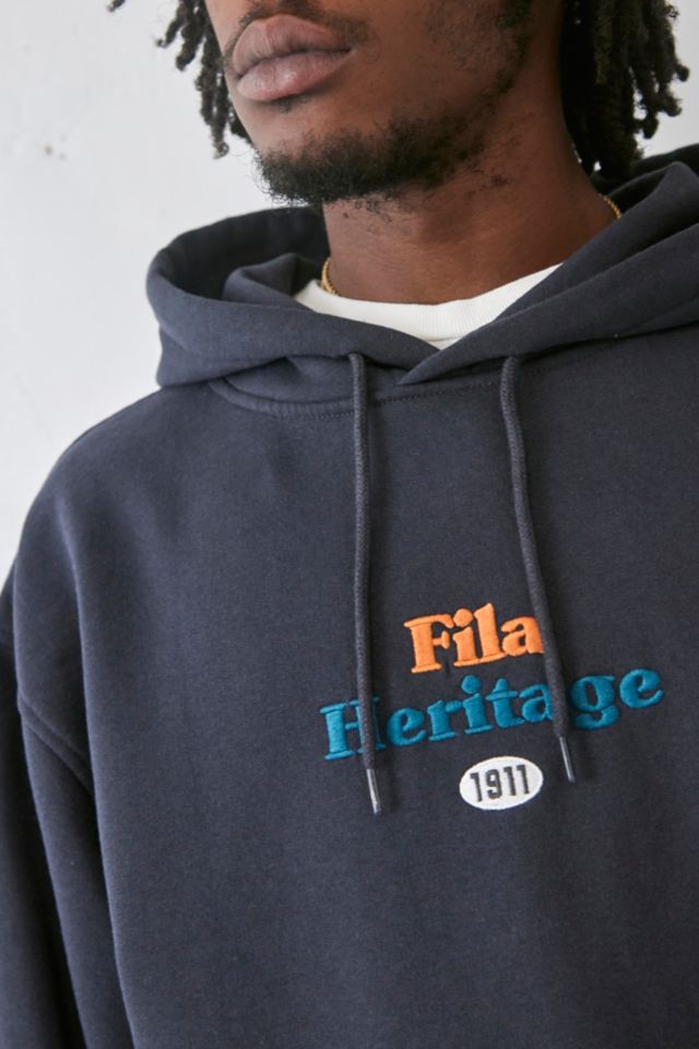 Fila hoodie 2025 urban outfitters