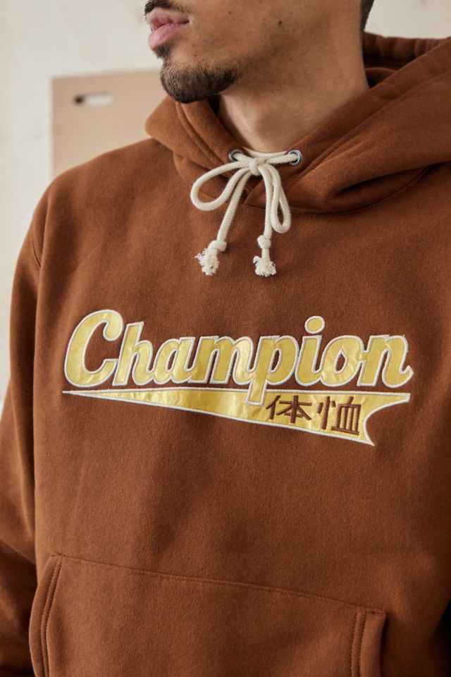 Champion sweaters urban outfitters quito hotsell