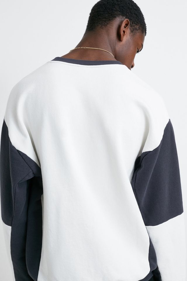 Urban Outfitters – Sweatshirt „Nothing at All“ im Bahnendesign #3