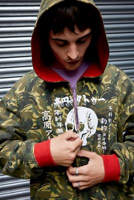 Sweat à capuche zippé Archivis à motif camouflage tête de mort