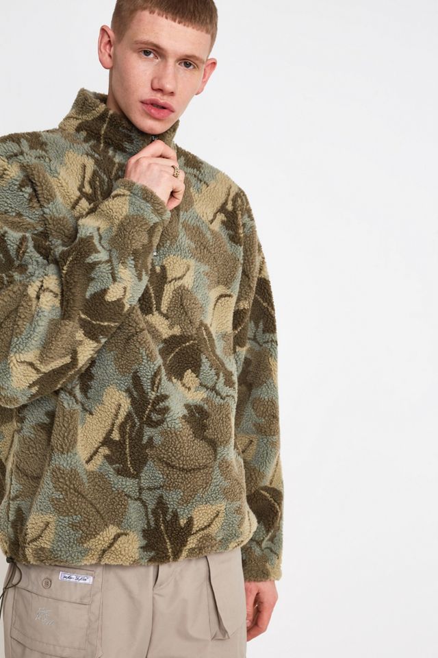 Urban Outfitters – Sweatshirt aus Borg-Fell mit Stehkragen und Blattmuster #2
