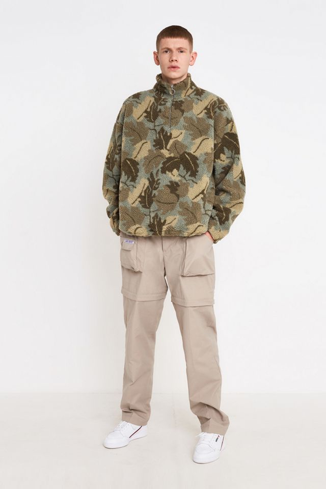 Urban Outfitters – Sweatshirt aus Borg-Fell mit Stehkragen und Blattmuster #3