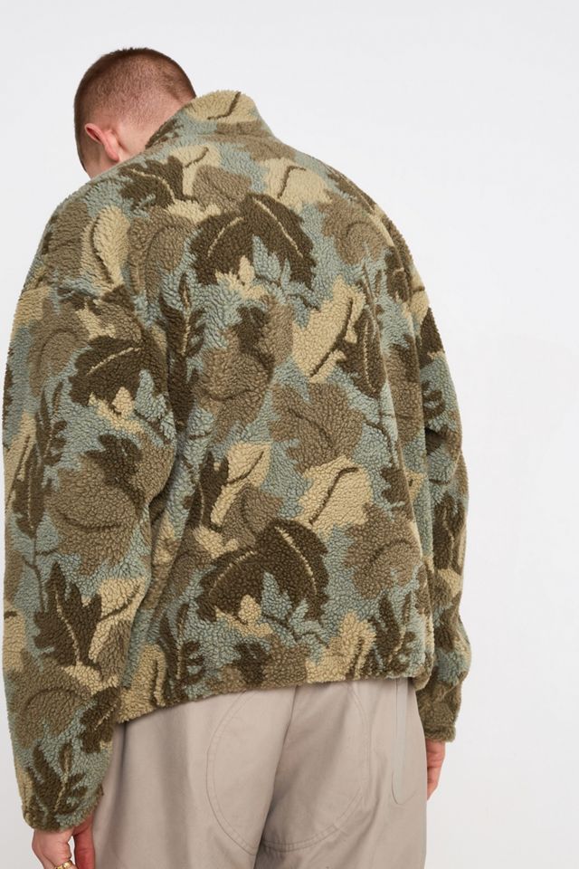 Urban Outfitters – Sweatshirt aus Borg-Fell mit Stehkragen und Blattmuster #4