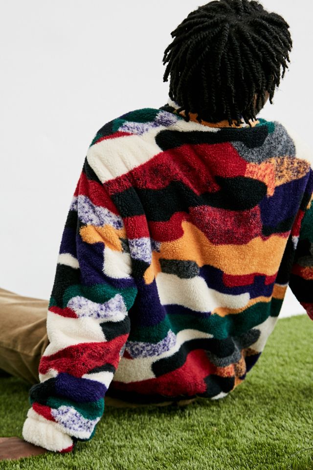 UO – Borg-Jacke „Nomad‟ in Rostbraun mit Stehkragen und Camouflagemuster #1
