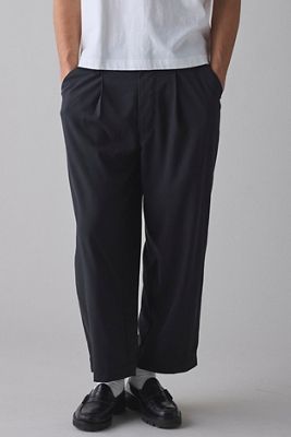 UO Schwarze Jason Plissierte Hose