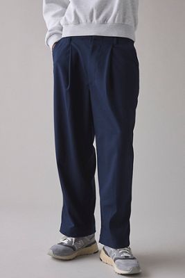 UO Navy Jason Plissierte Hosen