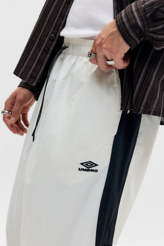 Umbro UO Esclusivo Pantaloni Sportivi Bianchi a Gamba Larga #2