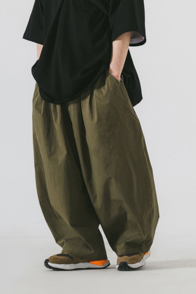 Anglan Khaki Essential Easy Balloon Pants | Urban Outfitters UK