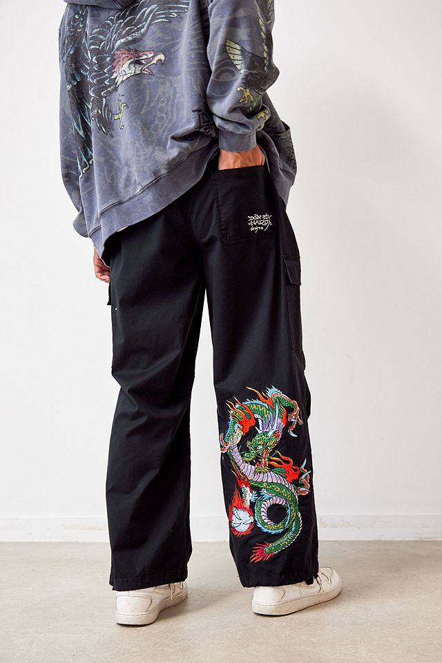 Palabra compromiso posterior Ed Hardy UO Exclusive Pantalones de carga de dragón bordados | Urban  Outfitters ES