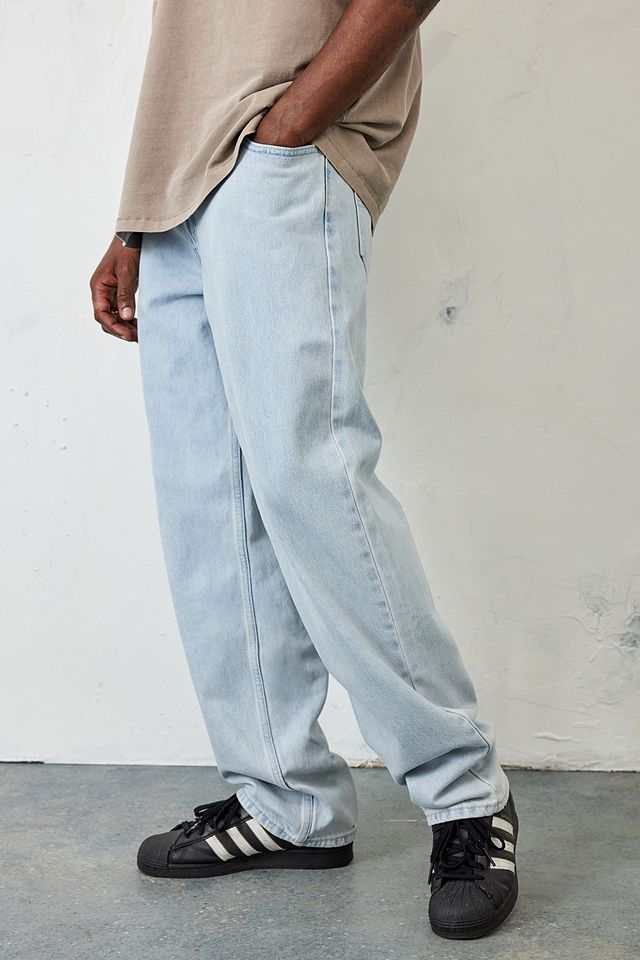 Levi's Light Indigo Stonewash Jeans | Urban Outfitters UK