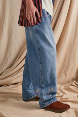 Image of BDG - Ausgestellte Jeans mit Blumenstickerei