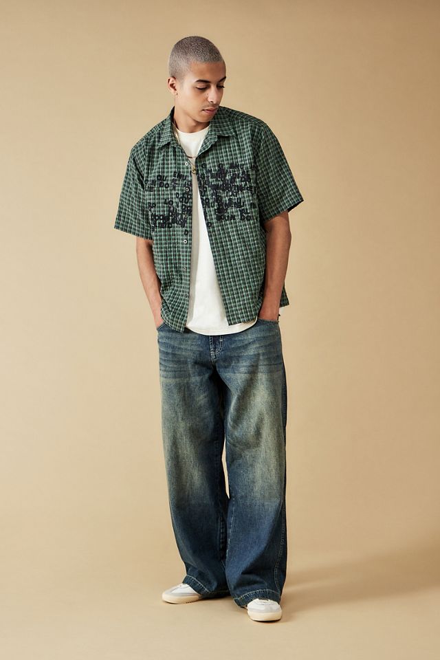 BDG – Skater-Jeans „Neo" in schraffierter Waschung #1
