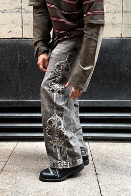 Jeans con Aplique Gótico Neo BDG