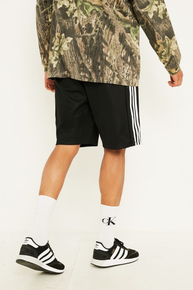 adidas Black Snap Shorts Urban Outfitters DE