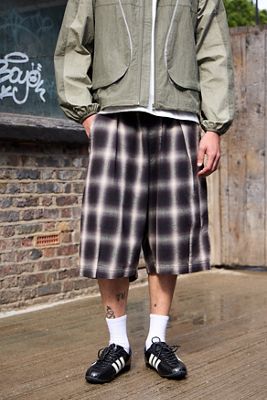 Short Bobbi Shadow Check BDG