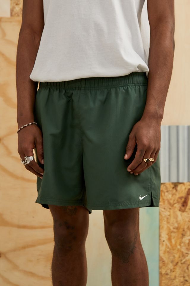 Ninguna Centro de la ciudad Jugando ajedrez Nike Galactic Jade Swim Shorts | Urban Outfitters ES