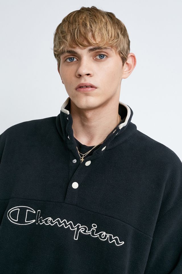 Champion – Pullover in Schwarz aus Polar-Fleece, exklusiv bei Urban Outfitters #1