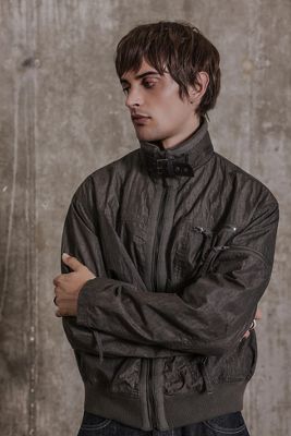 Chaqueta de Nylon con Cuello Embudo y Hebilla Archivis